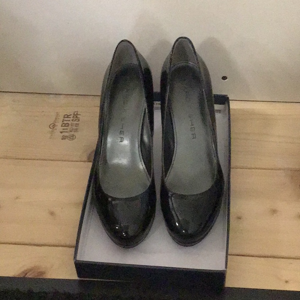 MARC FISHER PATENT LEATHER HEELS